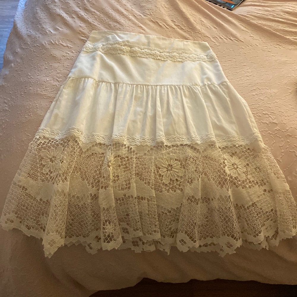 NWT Laundry by Shelli Segal white midi skirt with lace